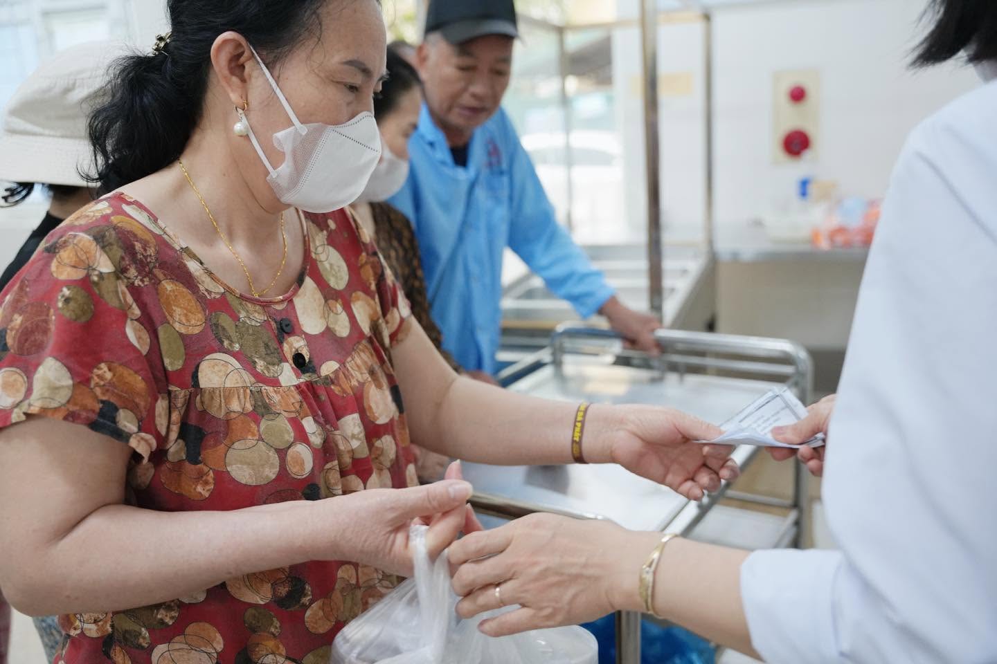 NỒI CHÁO TÌNH THƯƠNG 3.jpg