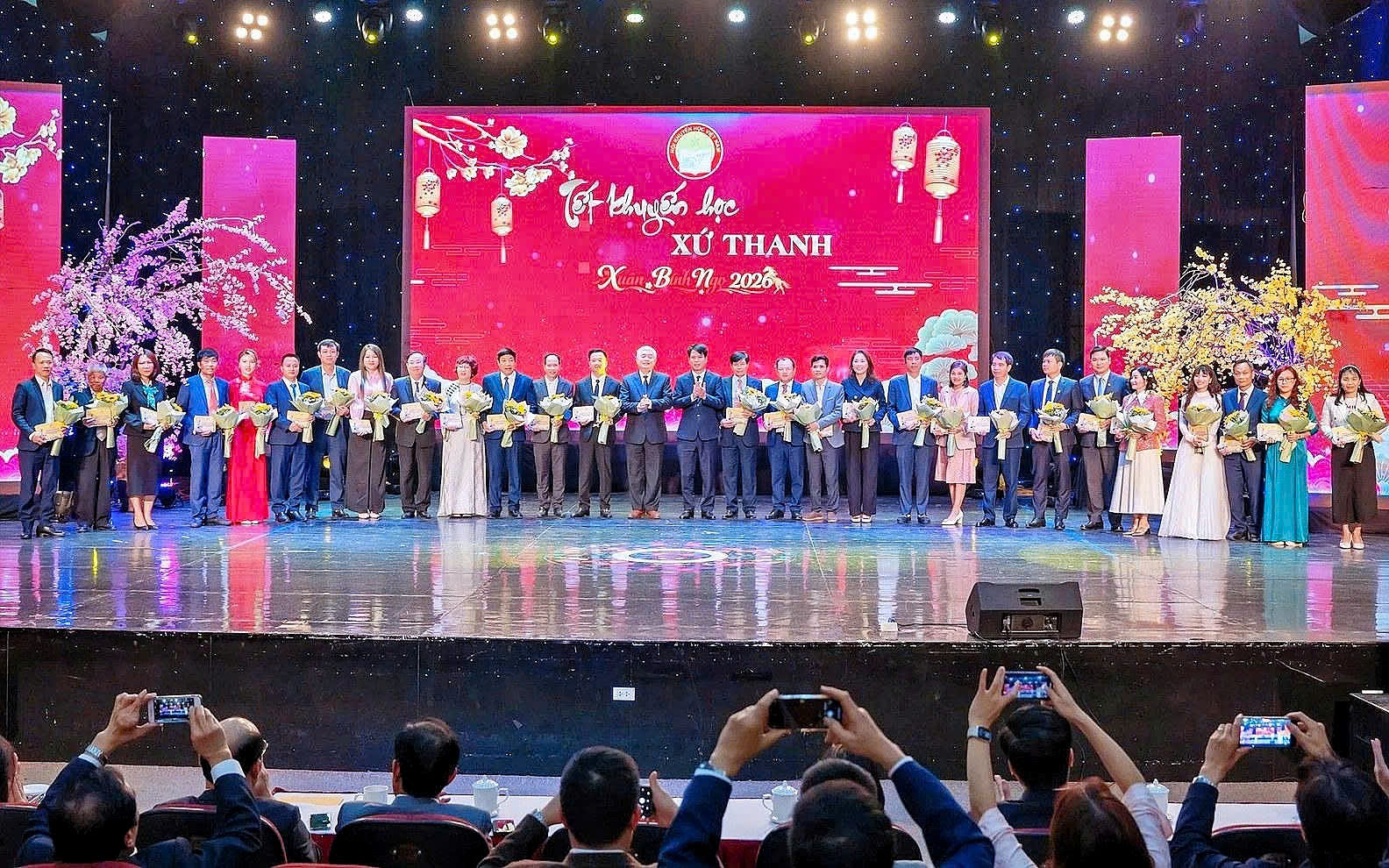 TRAO QUỸ KHUYẾN HỌC INVENCO (2).jpg