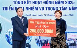 Chủ tịch INVENCO – Cô Lê Xuân Quỳnh và Phó Chủ tịch INVENCO – Tiến sĩ Trương Ngọc Tuấn ủng hộ Hiệp hội Du lịch tỉnh Thanh Hóa.
